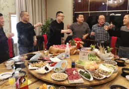 和领导吃饭应该怎么敬酒(和领导吃饭该怎么敬酒及说话技巧)