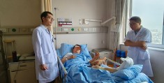 李茂发正骨治疗膝关节疼视频(膝关节正骨手法)