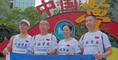 马拉松VS警察(民警马拉松执勤偶遇参赛妻子 视频)