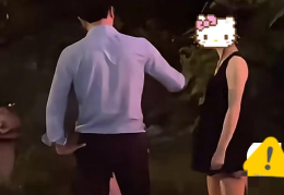 老总在酒吧里与小三接吻的视频(老总在酒吧里与小三接吻的视频大全)