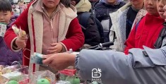 摆地摊创业卖什么东西好呢(摆地摊创业卖什么东西好呢女生)