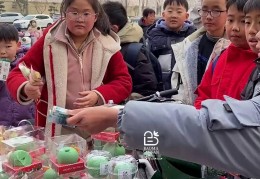 摆地摊创业卖什么东西好呢(摆地摊创业卖什么东西好呢女生)
