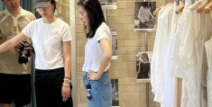 45岁的女人适合开什么店(45岁的女人创业适合干什么)
