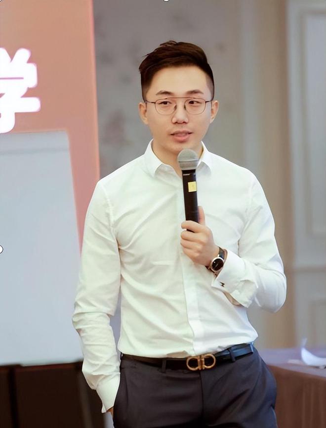 白手起家最好的行业(那些白手起家的都做什么生意)